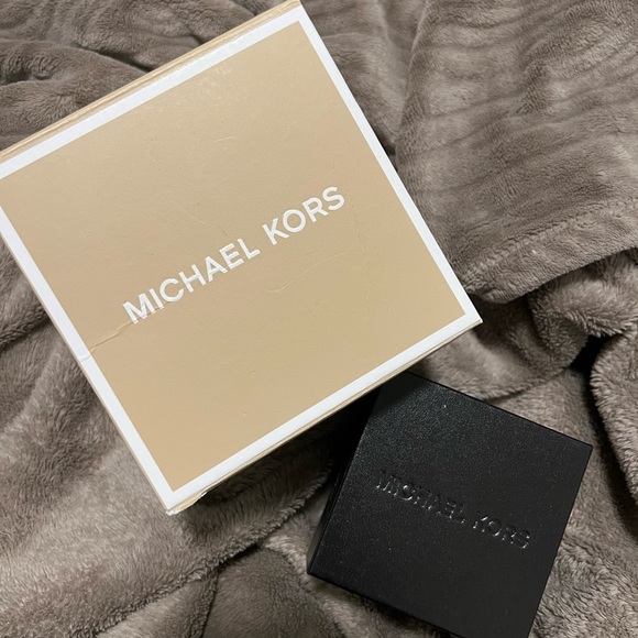 Rose Gold Michael Kors watch - Picture 5 of 5